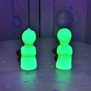 Fenton Praying Boy and Girl